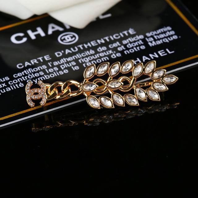 Chanel Autumn/Winter Collection Diamond Wheat Ear Double C Brooch A Thoughtfully