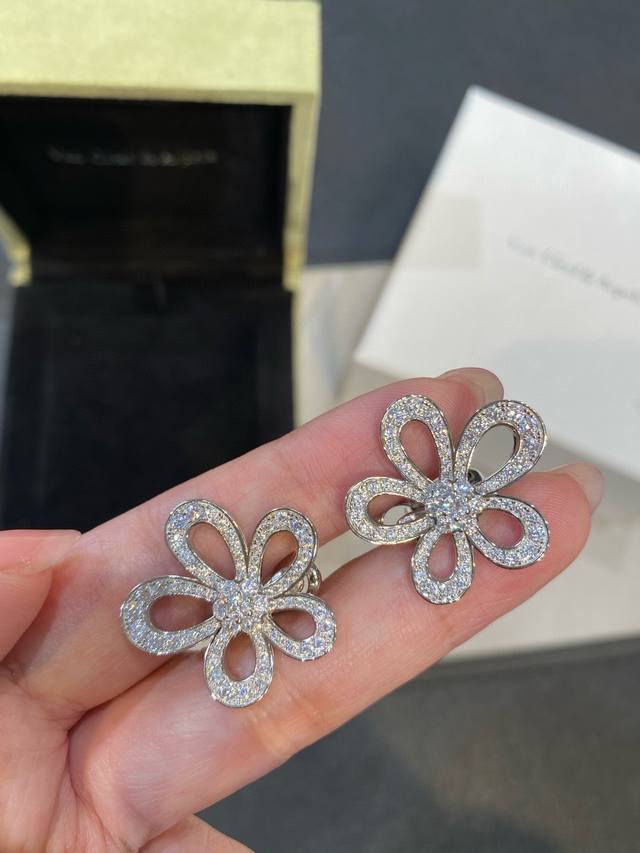 Lace Flower Earrings, A Bestseller At The Boutique. Rumor Has It That Wealthy Wo