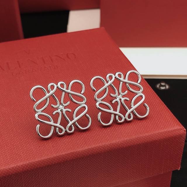 Model Number Lywed0027 Loewe*Latest Smooth Ear Studs, Consistent Zp Brass Materi