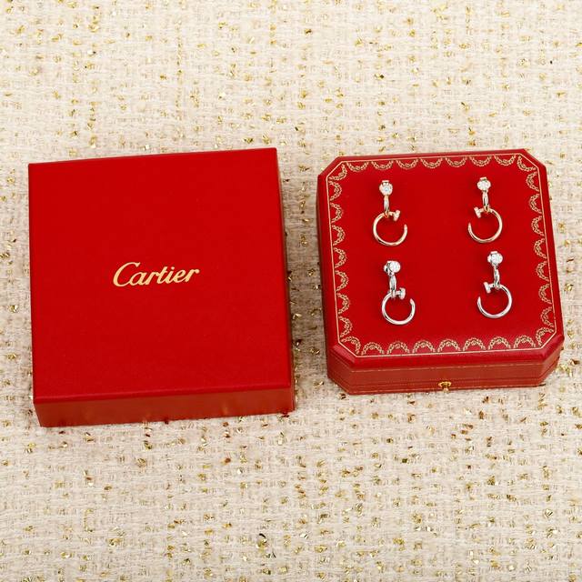 Our Product: Stud Earrings, Customizable With Real Gold And Diamonds In 18K Gold