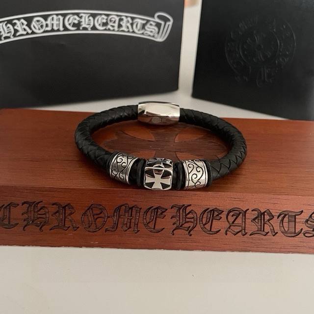 New Arrival, Store-Quality Chrome Hearts Classic Retro Cross Leather Cord Bracel