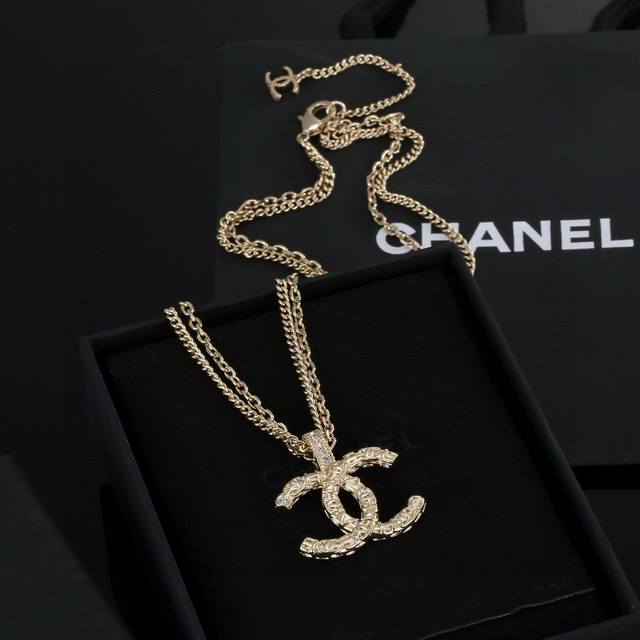Accessories For Women Are Also A Way To Love Yourself! For Those Of You Who Are