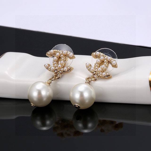 Classic Bestseller, Premium Quality Chanel Classic Double C Pattern Pearl Pendan