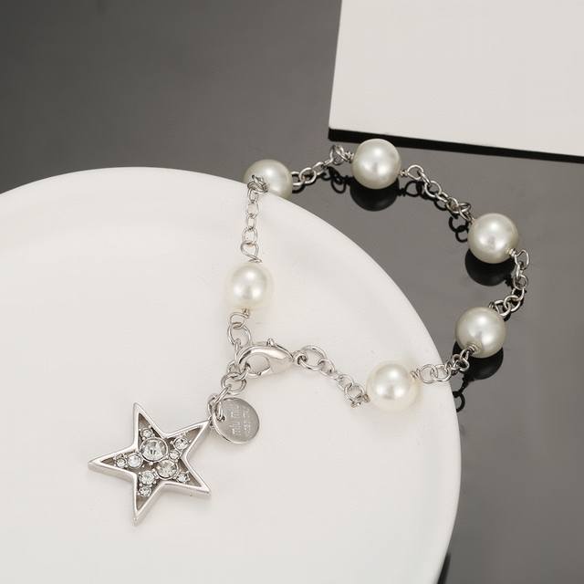 Miu Miu Miu New Arrival Swarovski Crystal Star Pearl Bracelet Authentic Material
