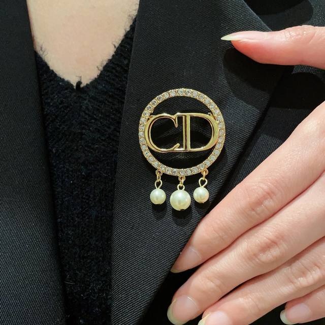 New Dior Cd Letter Brooch, Same Material As Store Version, Brass Material, Super