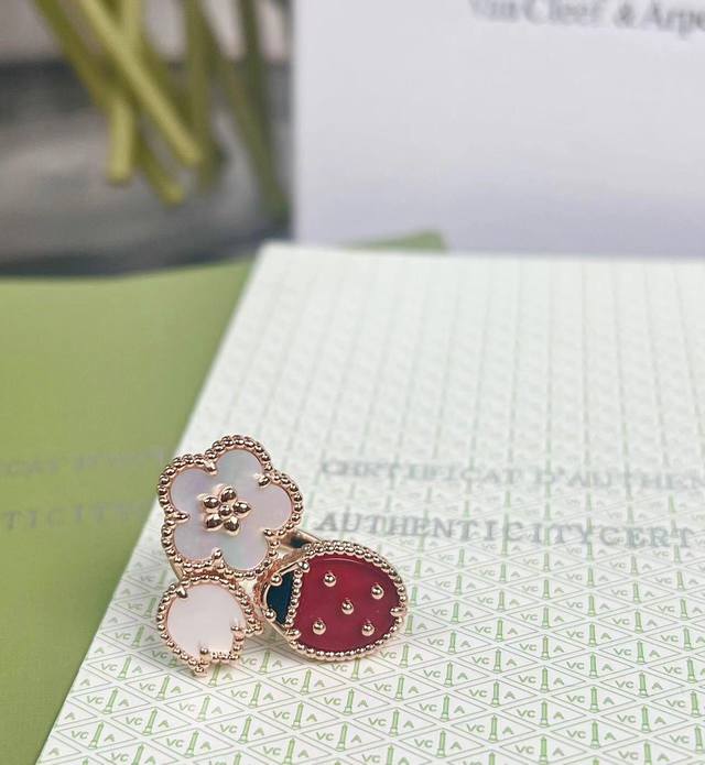 Girls, This Is Absolutely Stunning! The Actual Product Is Even More Beautiful Th