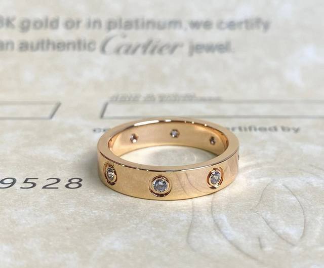 Love Series Ring Features A Unique Design, With A Simple And Elegant Appearance