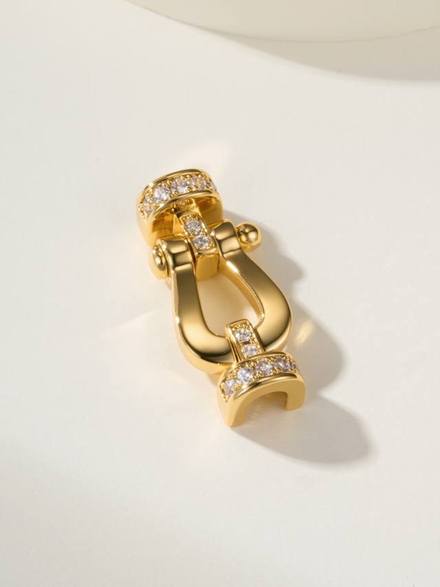 Force 10-Degree Chain Clasp Inspired By The 1966 Masterpiece. Small Size With Di