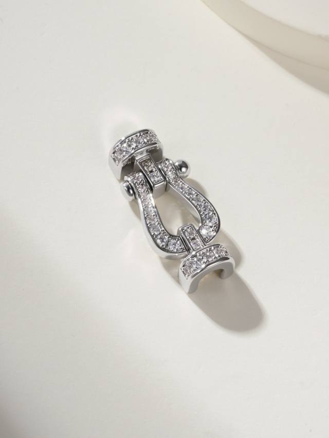 Small Force 10-Degree Clasp Inspired By The 1966 Masterpiece. Small Size With Fu