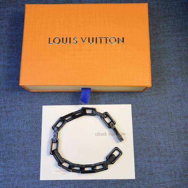 Lv Bamboo-Inspired Bracelet Material: Steel The Classic Appeal Of The Monogram C