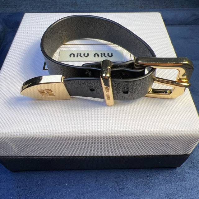 Zp Miumiu Leather Bracelet, Elegant And Sophisticated Design, Engraved, Beautifu