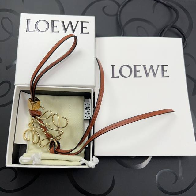 Loewe Vintage Geometric Openwork Pendant, A Versatile Accessory! Golden Classic