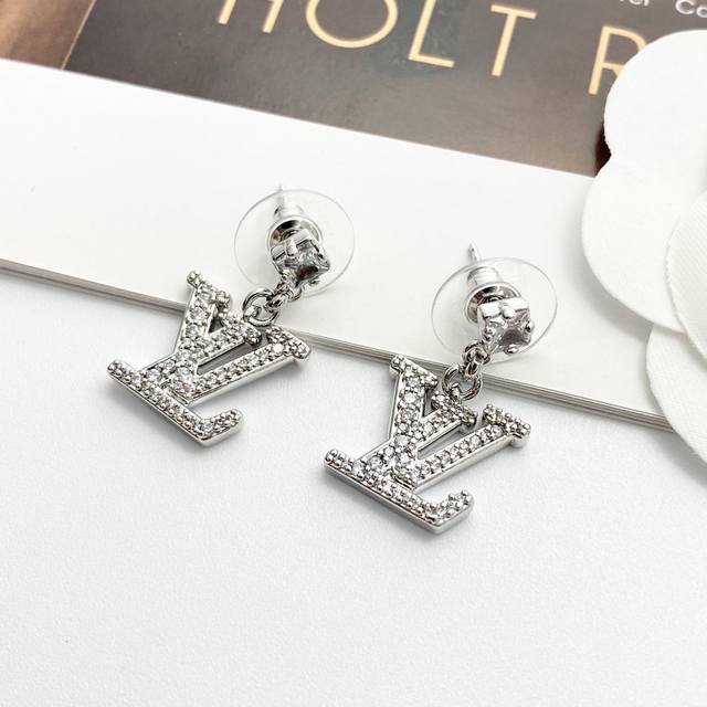 Code E2884 0247835 Lv Earring Hot-Selling New Arrival Consistent Zp Lv Full-Diam