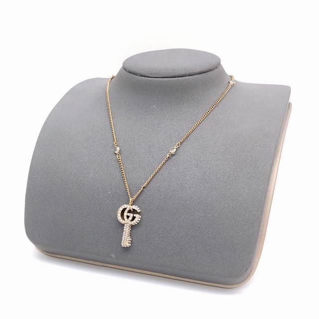 Gxl0017 Gucci Crystal Double G Key Necklace