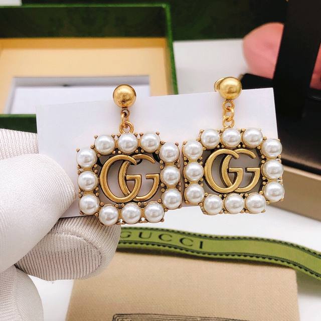 Ged0148 Gucci Fringe Square Ear Studs With Pearl