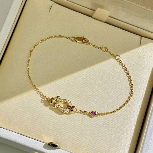 A2195 Is Breathtakingly Beautiful, Delicate, Versatile, And Reminiscent Of A Lux
