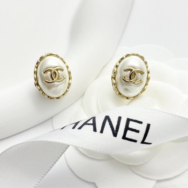 Code E2880 0247825 Chanel Earrings Hot Selling New Arrival Chan 24 Oval Pearl Ea