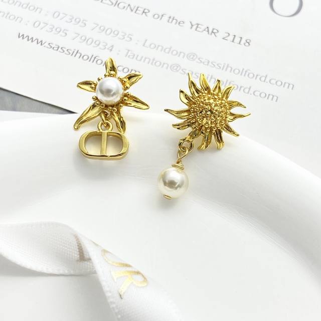 Code E2874 0247820 Dior Ear Studs, Hot-Selling New Arrivals. Dior Three-Dimensio