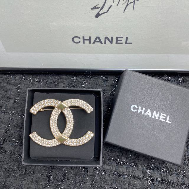 Code A368 0267845 Popular Brooch Design Now Available! Exclusive High-End Qualit