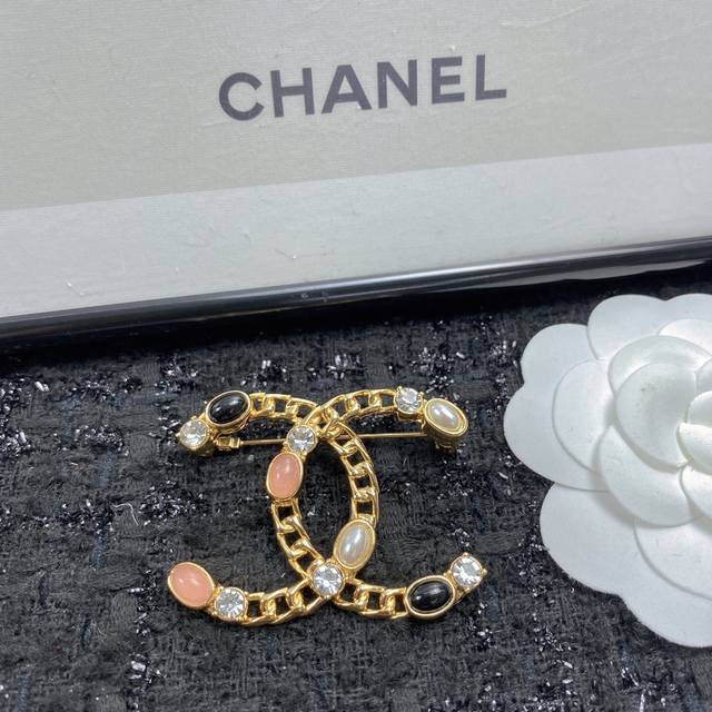 Code A367 0857840 Popular Brooch Design Now Available! Exclusive High-End Qualit