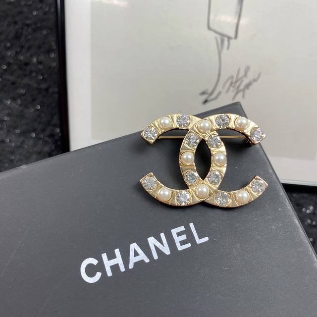 Code A357 0951840 Brooch Best-Selling New Arrival Synchronized With The Boutique