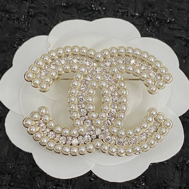 Code A356 0961845 Popular Brooch New Arrival Exclusive High-End Quality Synchron