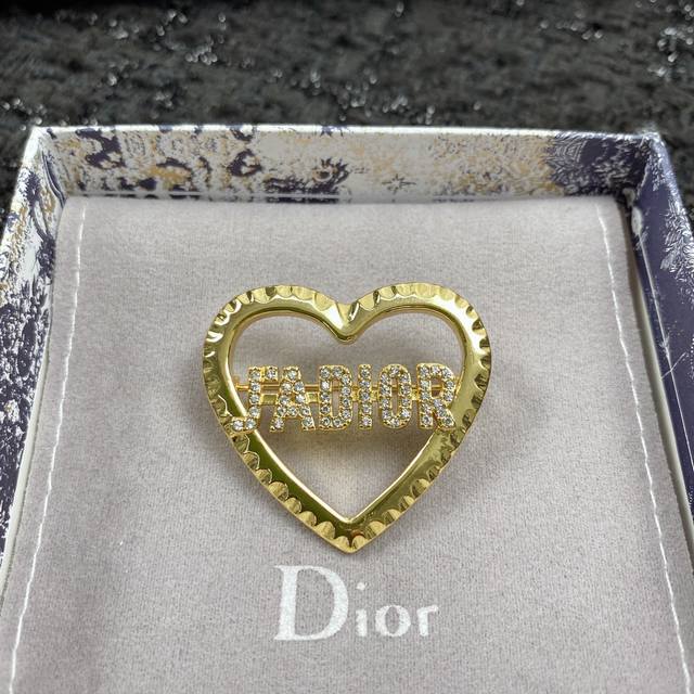 Code A352 0847845 Popular-Selling Brooch Newly Arrived Synchronized With The Bou