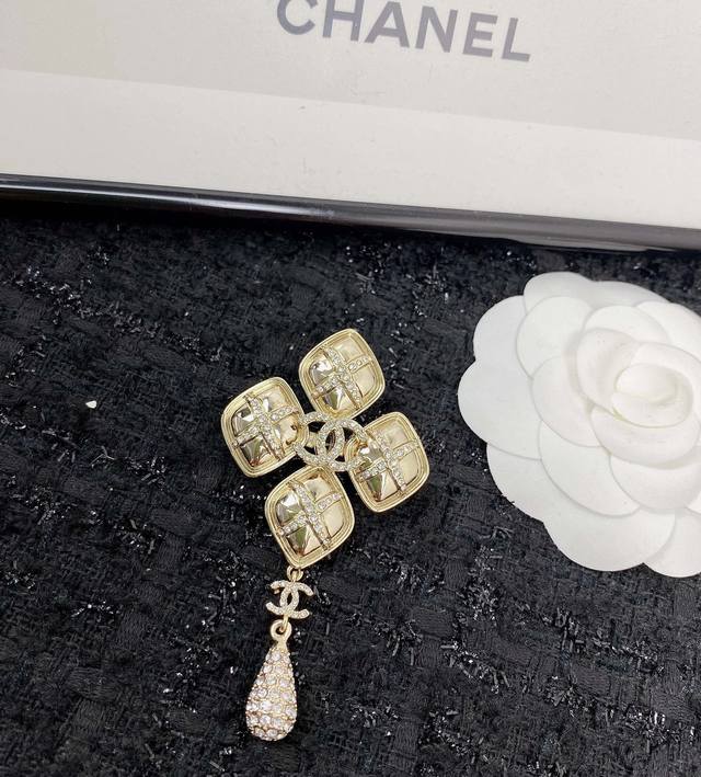 Code A346 0972370 Popular Brooch Design Now Available! Exclusive High-End Qualit