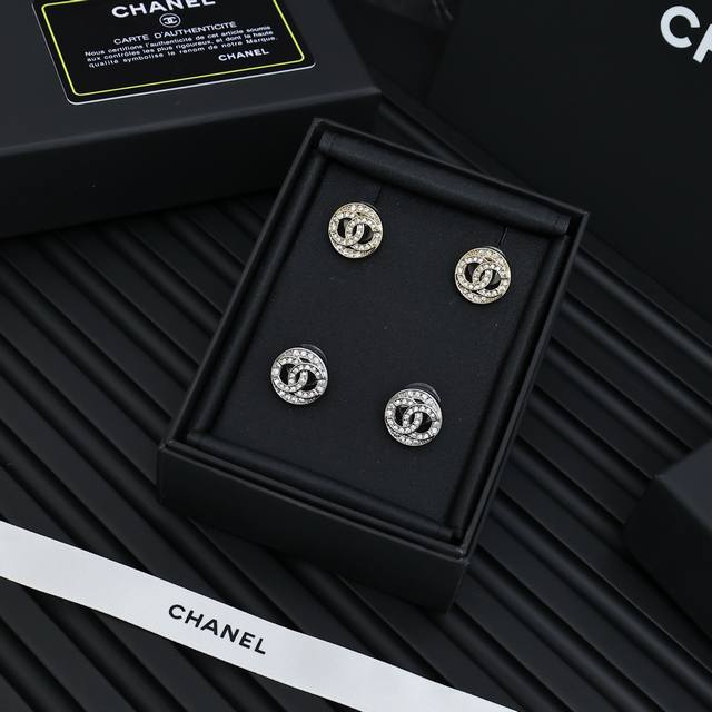Chanel25 Button-Shaped Diamond-Studded Round Ear Studs Full Of Vitality And Spar