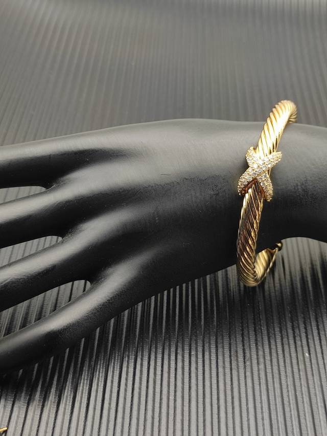 David Yurman Gold 7Mm Diamond Single X Bracelet. Item Number Dysz-325