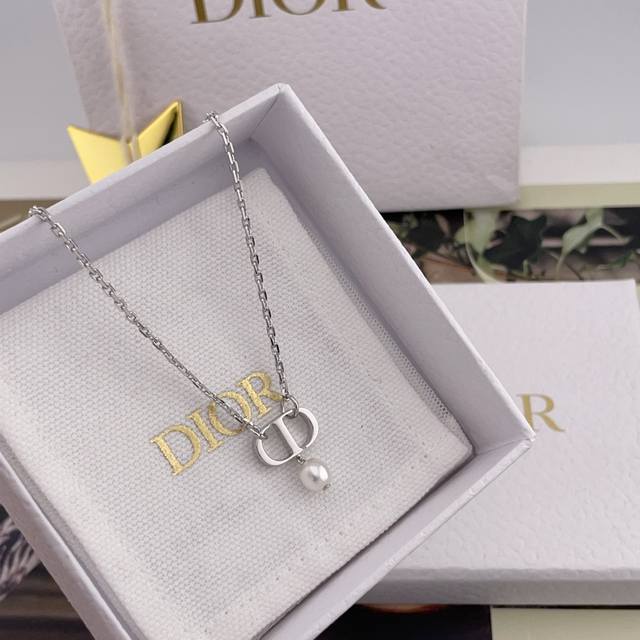 High-Quality, Details As Shown. Cd Pendant Necklace Z 4100, Classic, Simple, And
