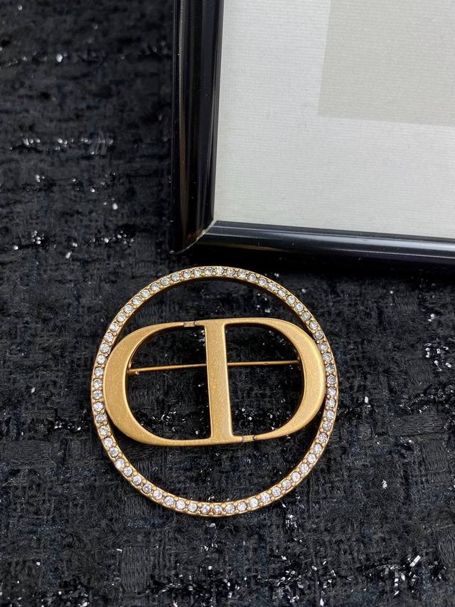 Code A390 Popular Brooch Design Now Available! Exclusive High-End Quality, Authe