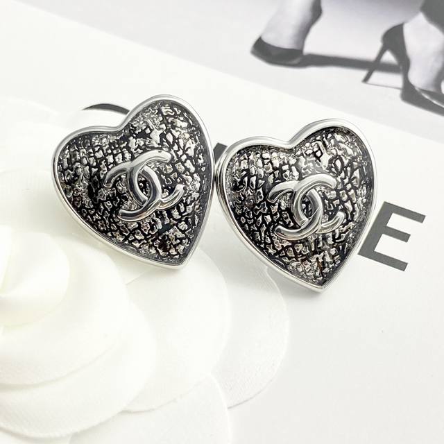 Code E2900 Chanel Earrings Hot Selling New Arrival Chan 25 Black Silver Heart Ea
