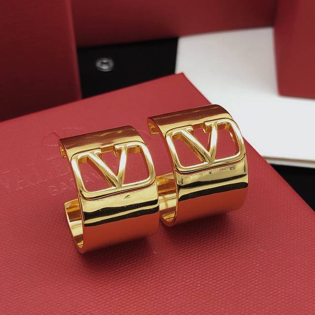 Model Number Ved0107 Valenti*O Latest Style Smooth Round Earrings, Zp Brass Mate