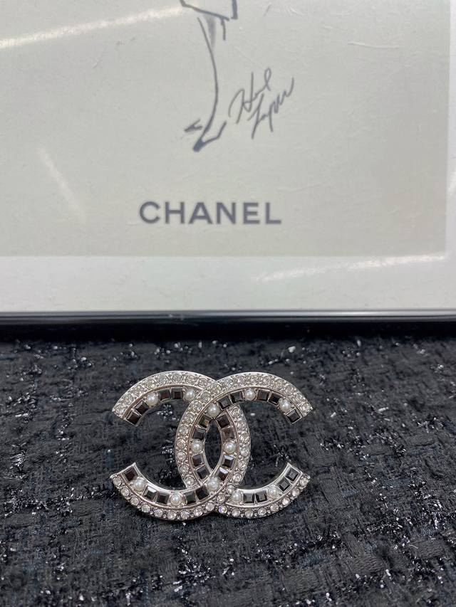 Code A376 Popular Brooch Design Now Available In A New Version. Exclusive High-E