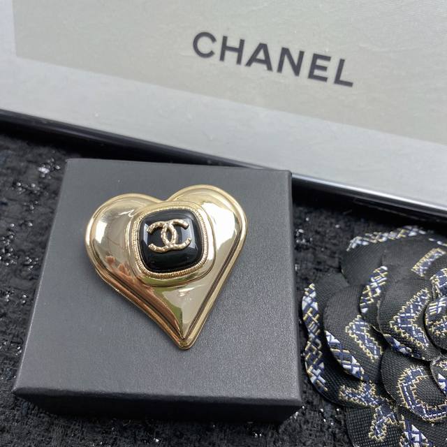 Code A369 Brooch Best-Selling Style Now Available Synchronized With The Boutique