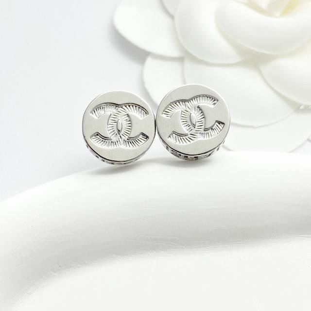Code E2888 Chanel Ear Studs Are Now Available In A New Design! Chan 25 Silver Th