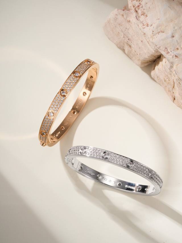 Hand-Set Version Classic Wide 10-Diamond Starry Sky Love Bracelet. The Hand-Set