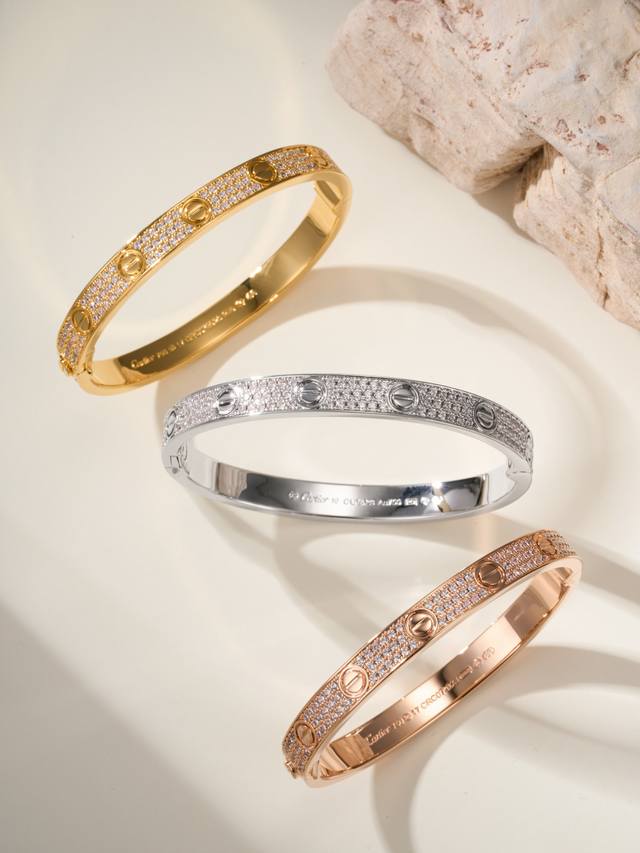 Wax-Inlaid Version Classic Wide Starry Sky Love Bracelet. The Wax-Inlaid Diamond