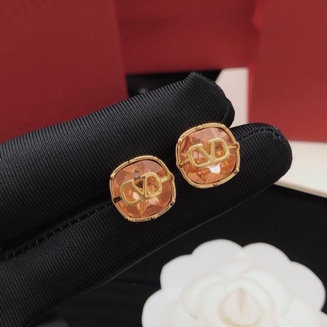 Ved0005 Valentino Red Square Diamond Stud Earrings
