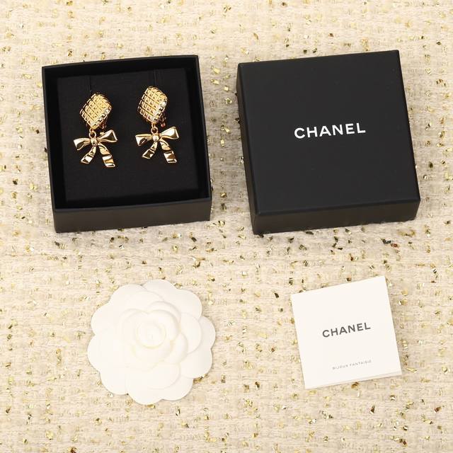 206557 Vintage-Style Ear Clips C Vintage Series! For Bulk Orders, Please Contact