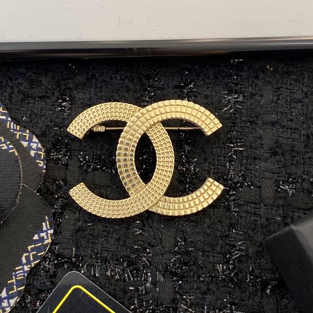 Code A411 Popular Brooch Design Now Available! Exclusive High-End Quality, Authe