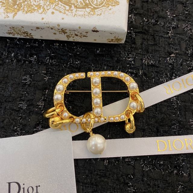 Code A409 Popular Brooch Design Now Available! Exclusive High-End Quality, Authe