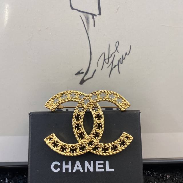 Code A407 Brooch Bestseller Now Available! Exclusive High-End Quality, Real Phot