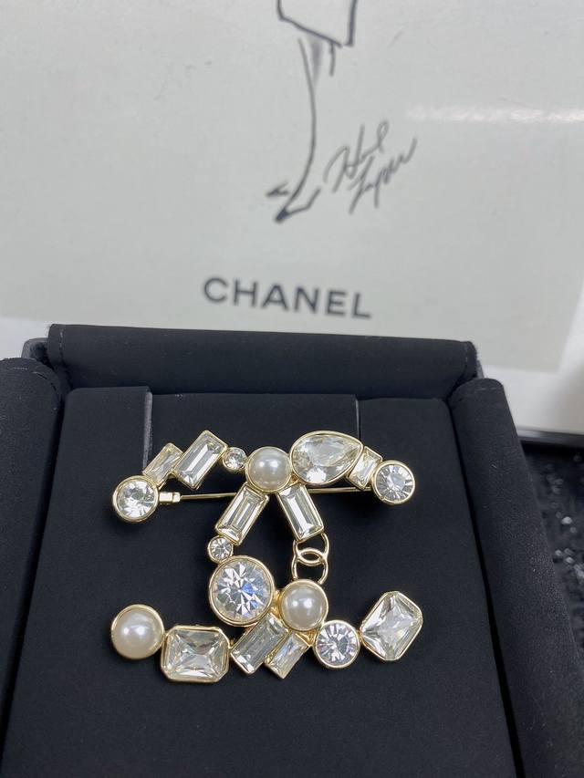 Code A400 Popular Brooch Design Now Available! Exclusive High-End Quality, Authe