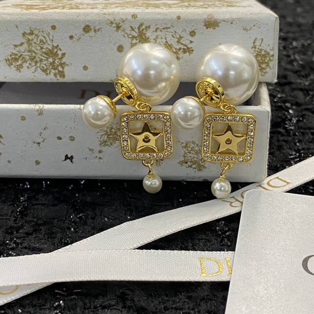 Code E1914 Dior-Style Ear Studs, Hot-Selling New Arrivals. Double Pearl Star Pen