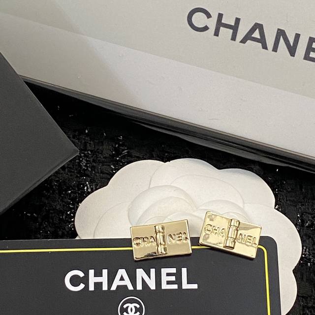 Code E1907 Chanel Ear Studs, Hot-Selling New Arrivals Chanel22A Metal Button Ear