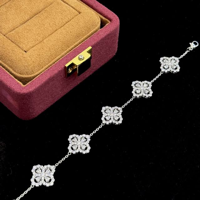 A4524 H W Harry Winston High Jewelry Four-Leaf Clover Five-Flower Bracelet, Life
