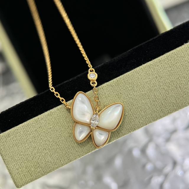 A2261 Fan Family Classic White Mother-Of-Pearl Butterfly Necklace, High-End 925