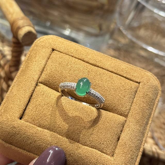 A4459 Pigeon Egg Emerald, Jadeite Egg-Shaped Face, Diamond-Studded Ring, Gemston